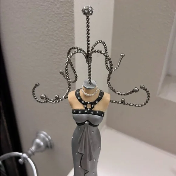 Necklace holder stand - Picture 3 of 5